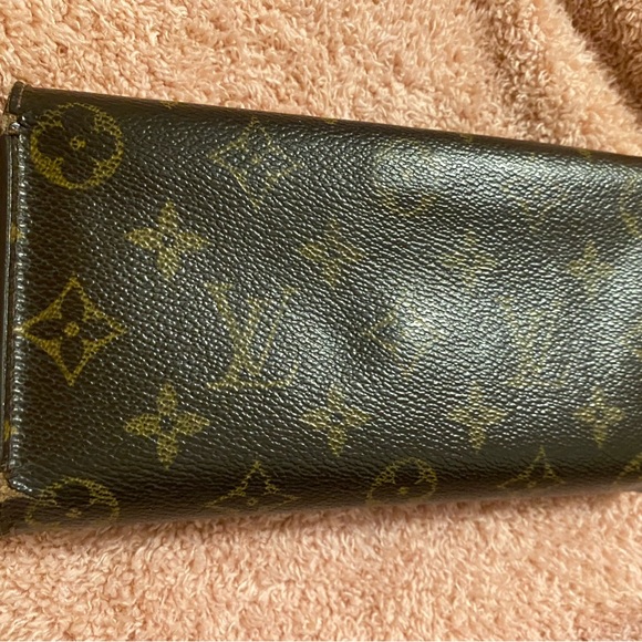 Louis Vuitton wallet!! - Picture 5 of 8